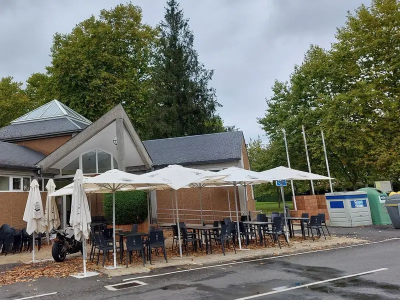 Condenan al bar de la Casa do Pobo de Iñás por emitir partidos sin licencia