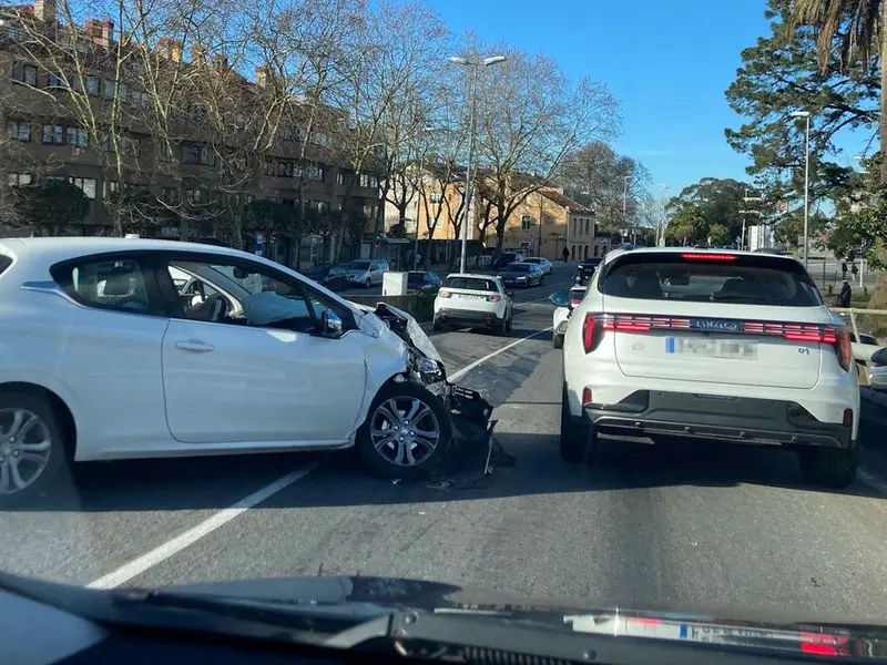 Accidente en el puente de A Pasaxe genera grandes retenciones hacia A Coruña