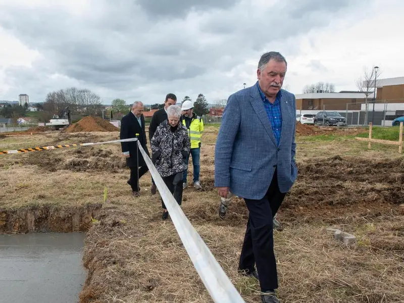 Oleiros licitará parcelas para construir 43 viviendas protegidas en Mera y Oleiros