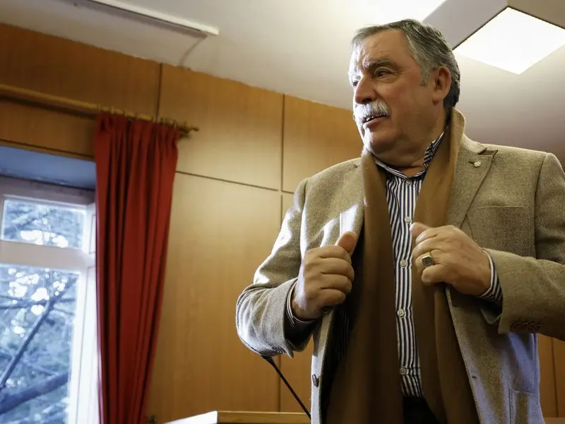 Oleiros lidera la iniciativa para exigir el 100% de financiación del SAF