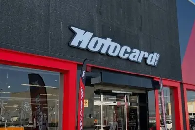 Motocard abre en Parque Oleiros su primera tienda en Galicia