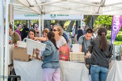 Oleiros celebra su exitosa III Festa do Libro na Rúa en el Parque José Martí