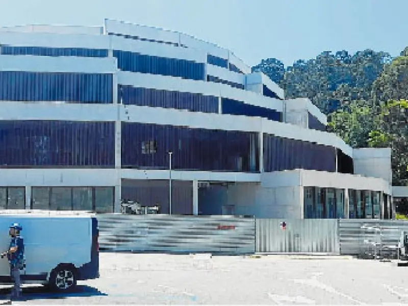 El multiusos de Bastiagueiro concluirá su construcción en diciembre con nuevos retrasos