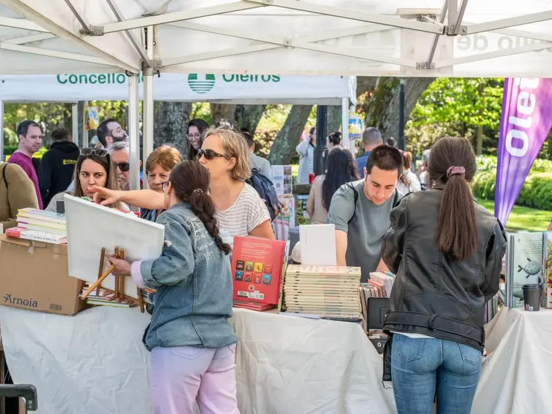 Oleiros celebra su exitosa III Festa do Libro na Rúa en el Parque José Martí