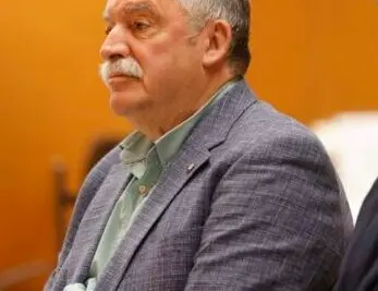 El alcalde de Oleiros se defiende tras su bronca con una agente de la Policía Local
