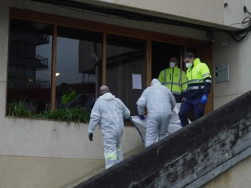Un hombre de 77 años hallado muerto en un edificio de Perillo, Oleiros