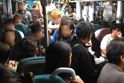 Una vecina de Oleiros reúne firmas para pedir un autobús directo a la universidad