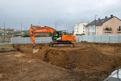 Oleiros construirá 94 pisos protegidos en Xaz y 31 en Mera para 146 familias