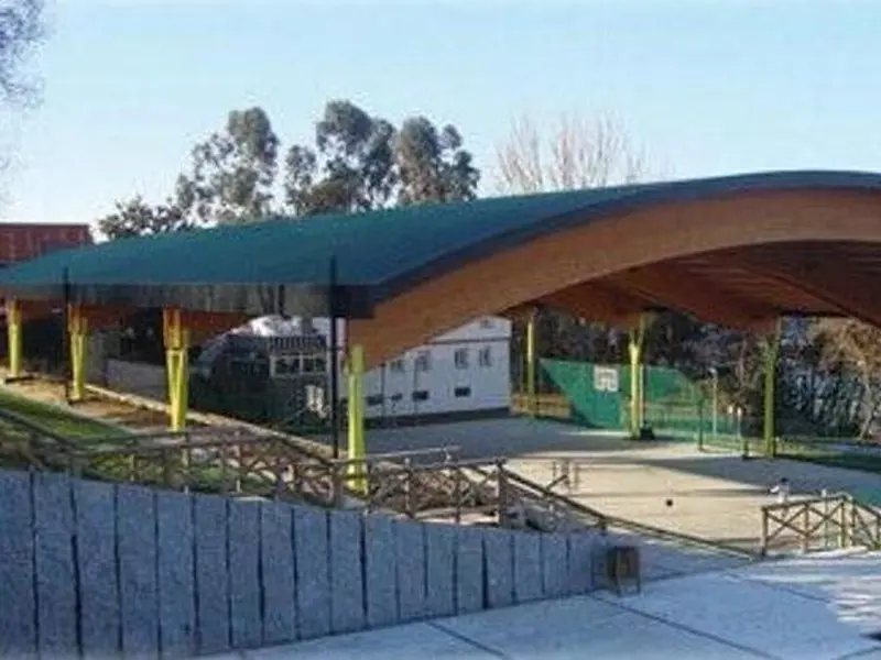 Oleiros licita la reforma de la cubierta de la pista polideportiva de Meixonfrío por 400.000 euros