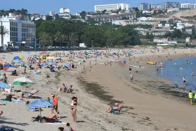 El PP de Oleiros propone sustituir los baños químicos de las playas por aseos permanentes