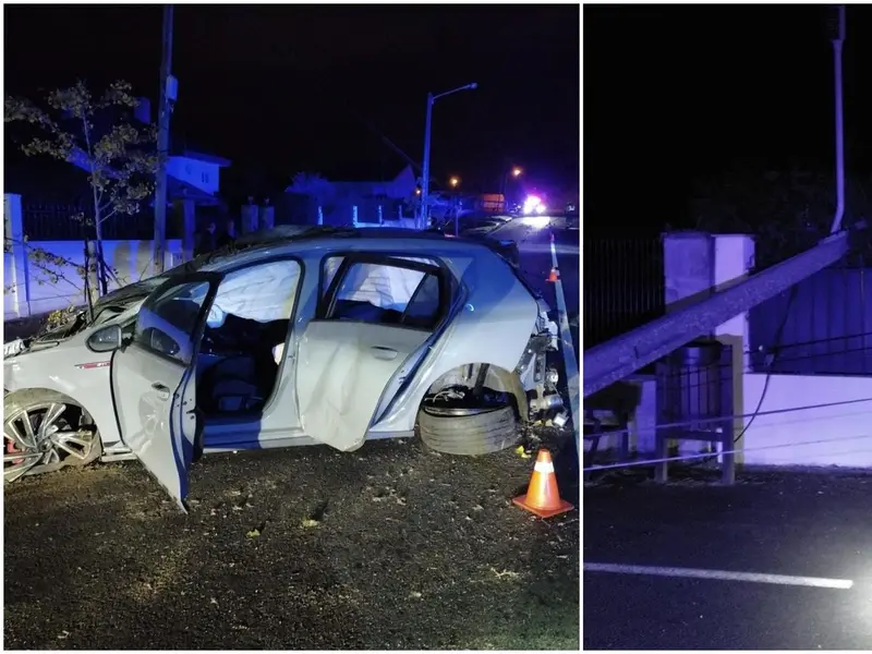 Accidente de tráfico en Oleiros provoca derrumbe de muro y caída de árboles