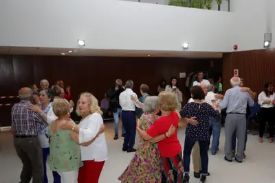 Bailes para mayores este sábado en la Casa do Pobo de Nós e Iñás