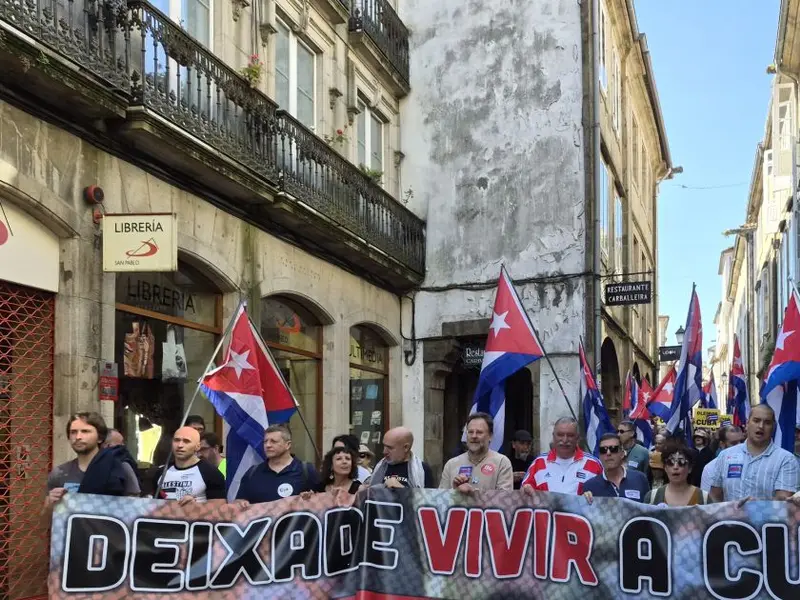 Ángel García Seoane participa en manifestación en apoyo a Cuba en Santiago
