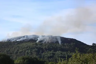 Extinguido el incendio forestal en Oleiros tras arrasar 67,4 hectáreas