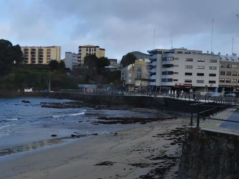 Las aguas del puerto y la playa de Santa Cruz son aptas para el baño