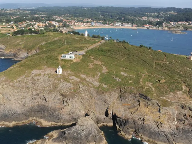 La Costa de Dexo: acantilados y cuevas marinas cerca de A Coruña