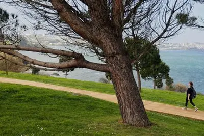 Oleiros mejora su litoral con sendas peatonales de la ría al Atlántico