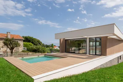 Innovadora vivienda unifamiliar en Montrove destaca por su diseño energético y estético